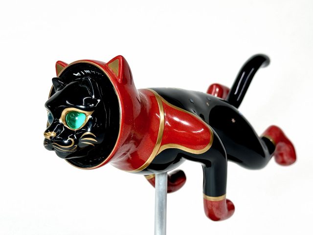 Kuro-Urushi-Uchu-Hirai-Neko (Black Urushi Lacquer Flying Space Ship’s Cat)